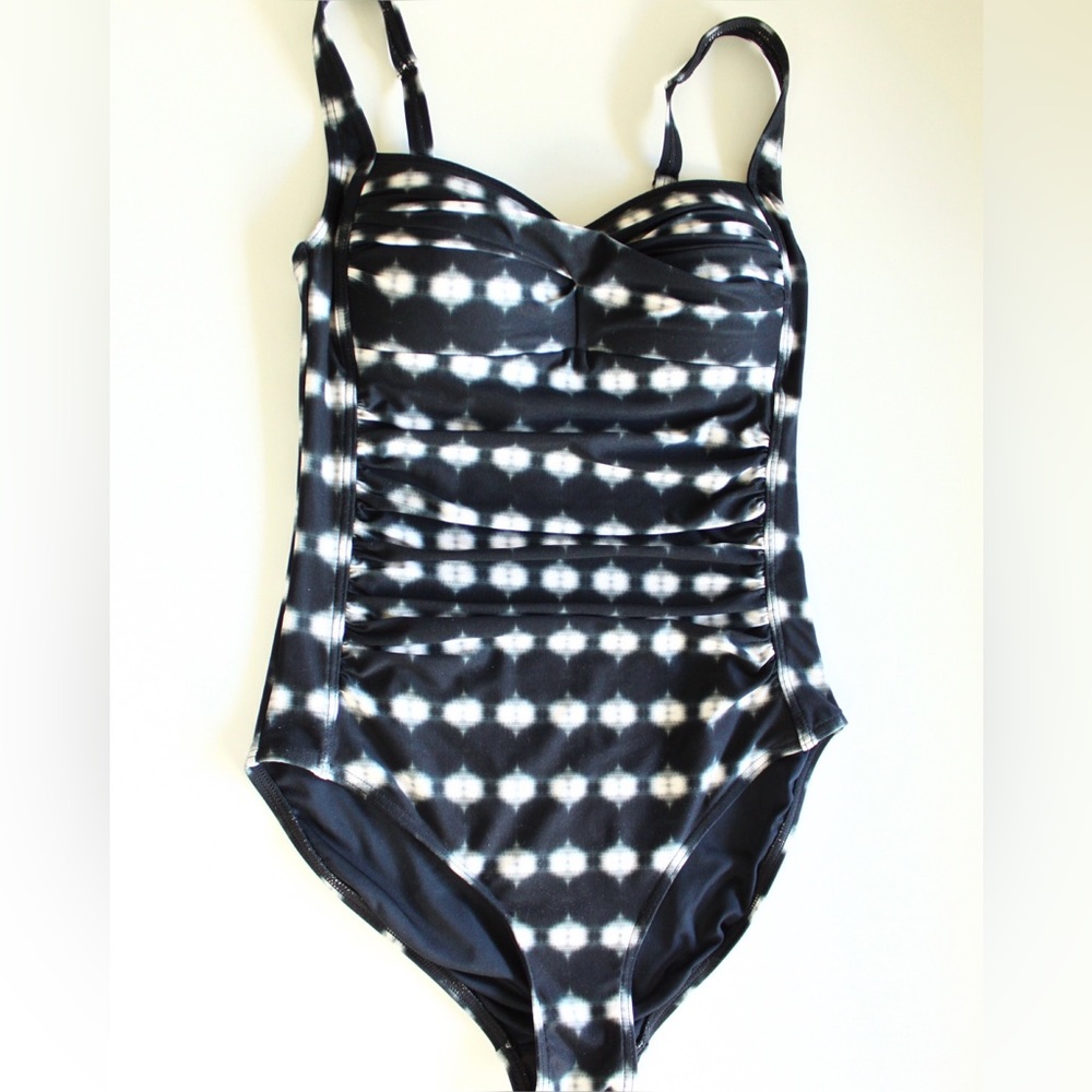 Niptuck Tummy Control Multi Cup Ruched Twist Front Size 6 Black Swimsuit